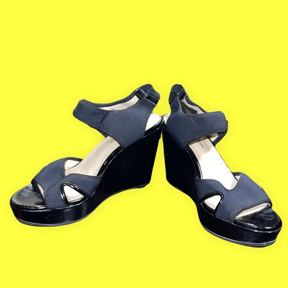 Adrienne Vittadini Sandals Classic Wedge, Easy Slip On - Picture 1 of 8